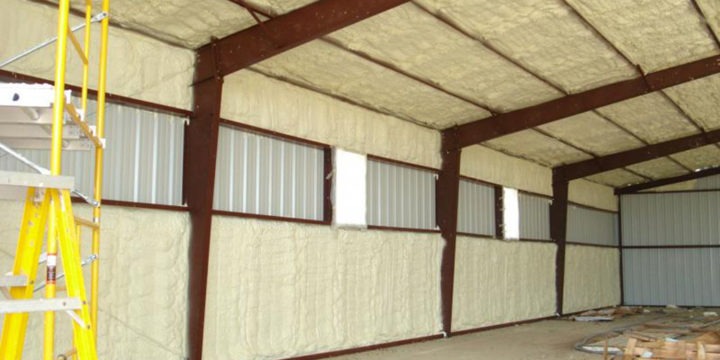 Pianka poliuretanowa – sposób na ocieplenie oraz izolację dachu